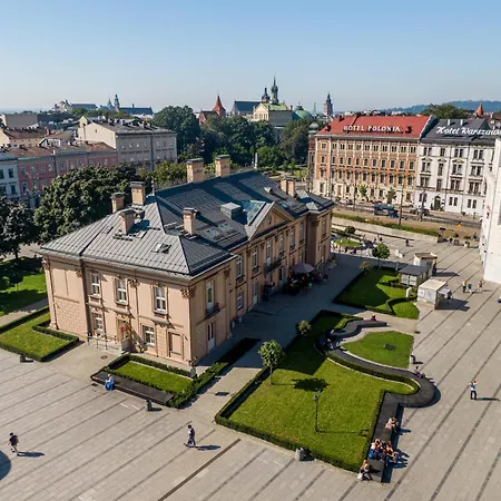 Central Palace-2